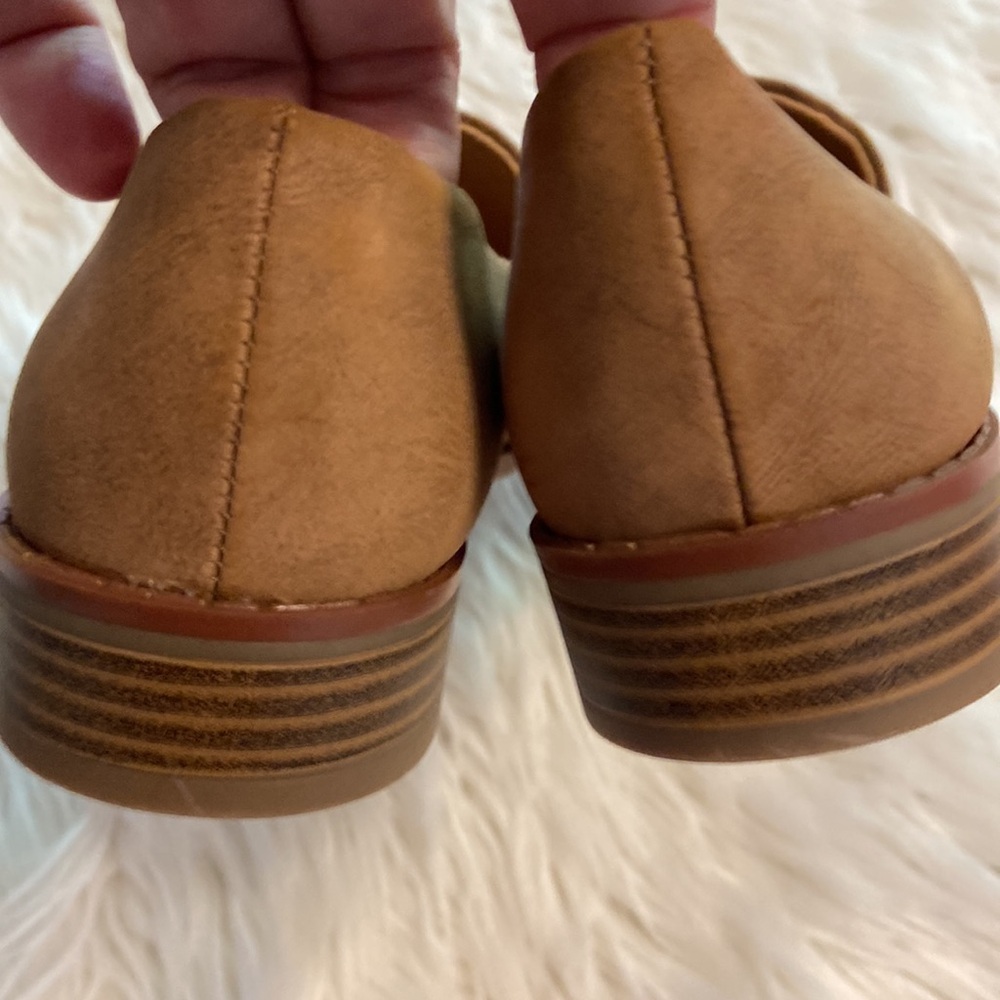 Indigo Women's Tan Loafers size 8 BNWOT color tan see all photos - Picture 9 of 12